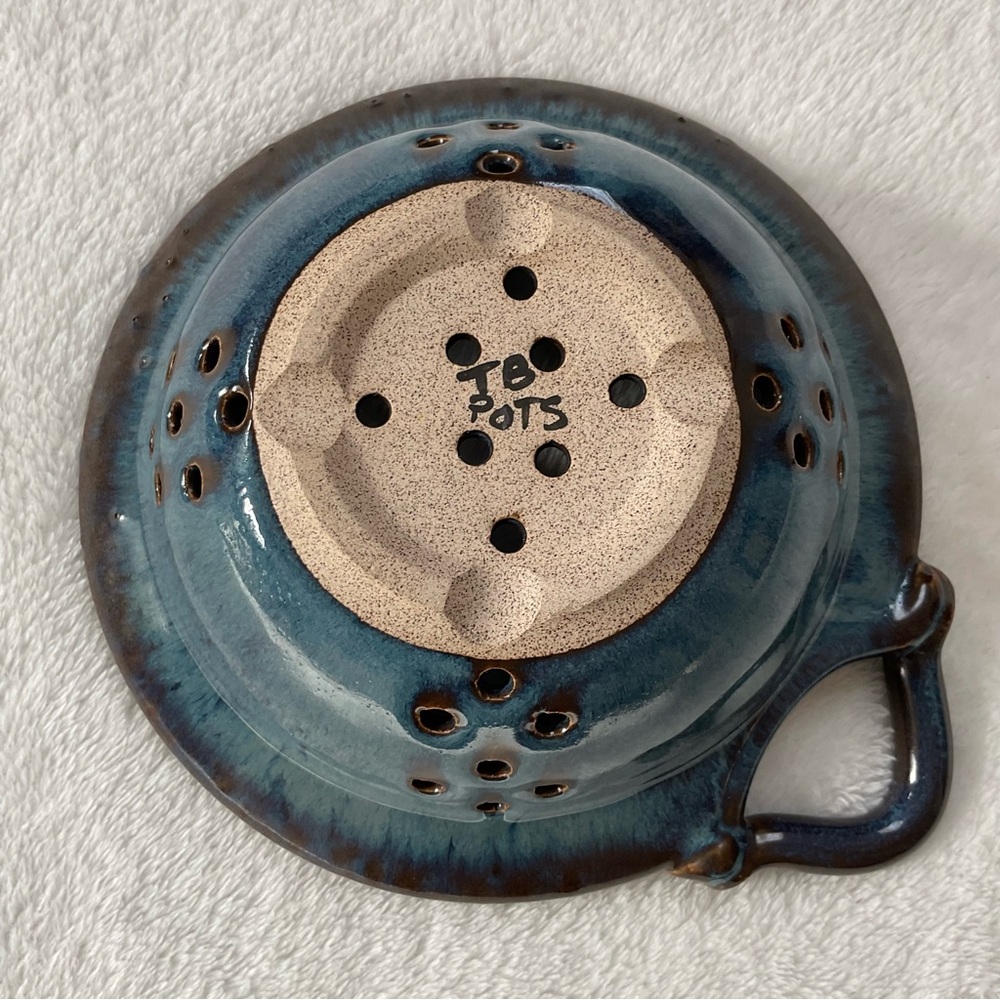 TB Pots Maine Studio Pottery Berry Bowl Colander Blue Drip Glaze 7” Handmade - Picture 6 of 11